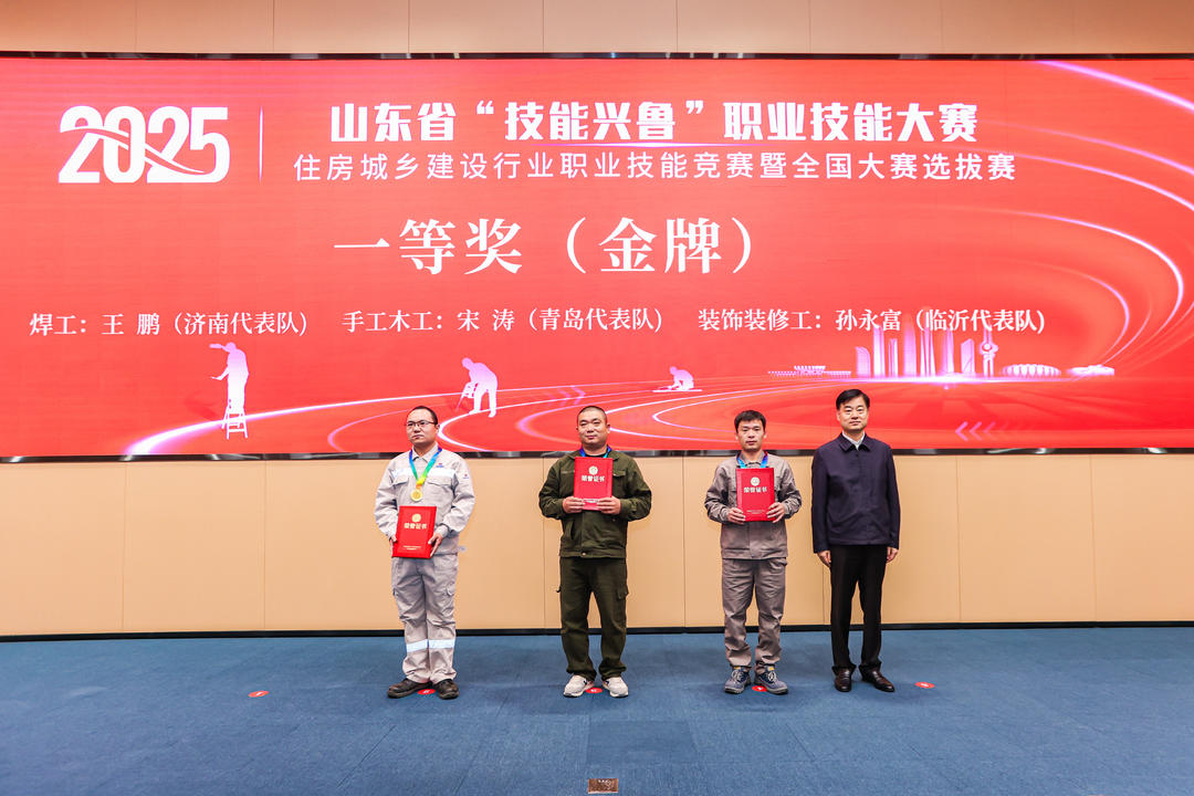 立首席技师, 的密切协作, AA